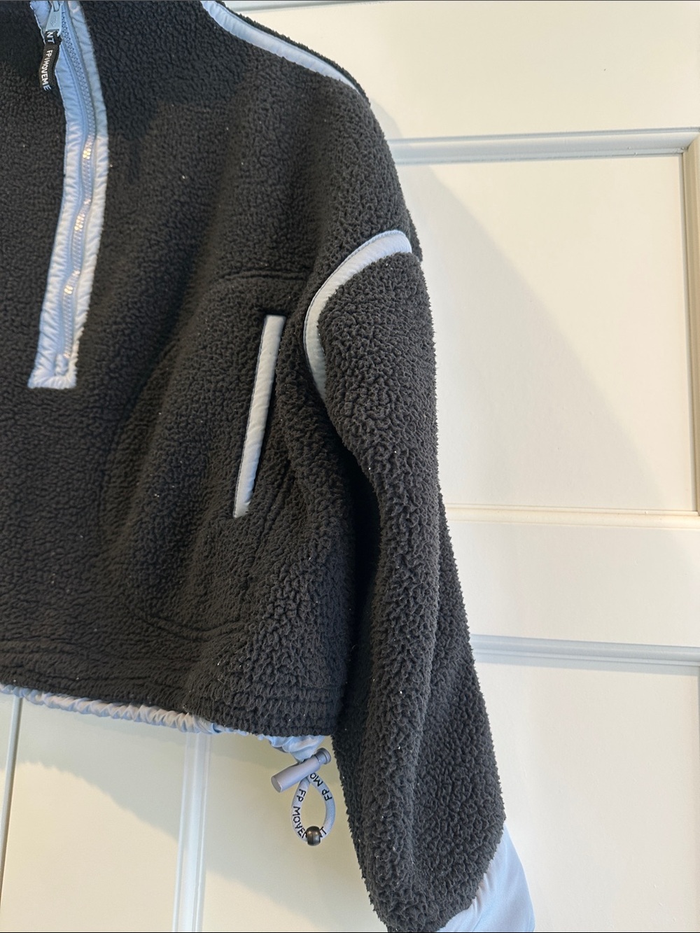 Free People Movement Navy Sherpa Half-Zip cropped Jacket with Light blue Trim - Picture 4 of 7